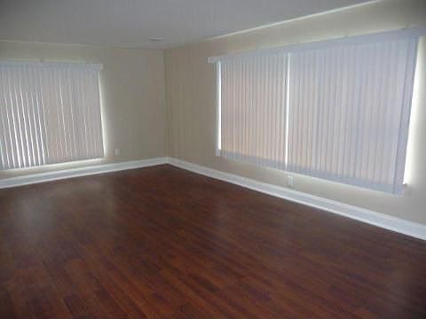 4th image of 50680 Jefferson Ave