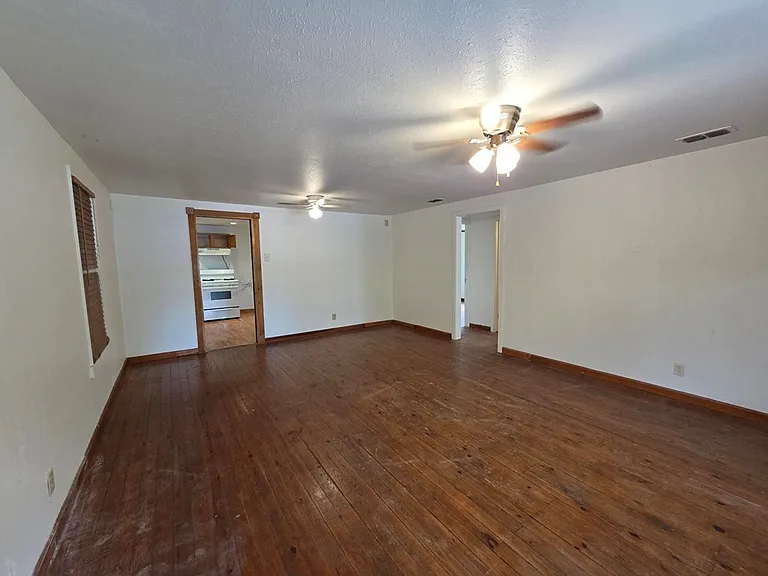 3414 Riverside Dr — Photo 2