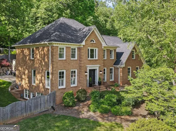 1880 Redbourne Dr, Sandy Springs, GA 30350