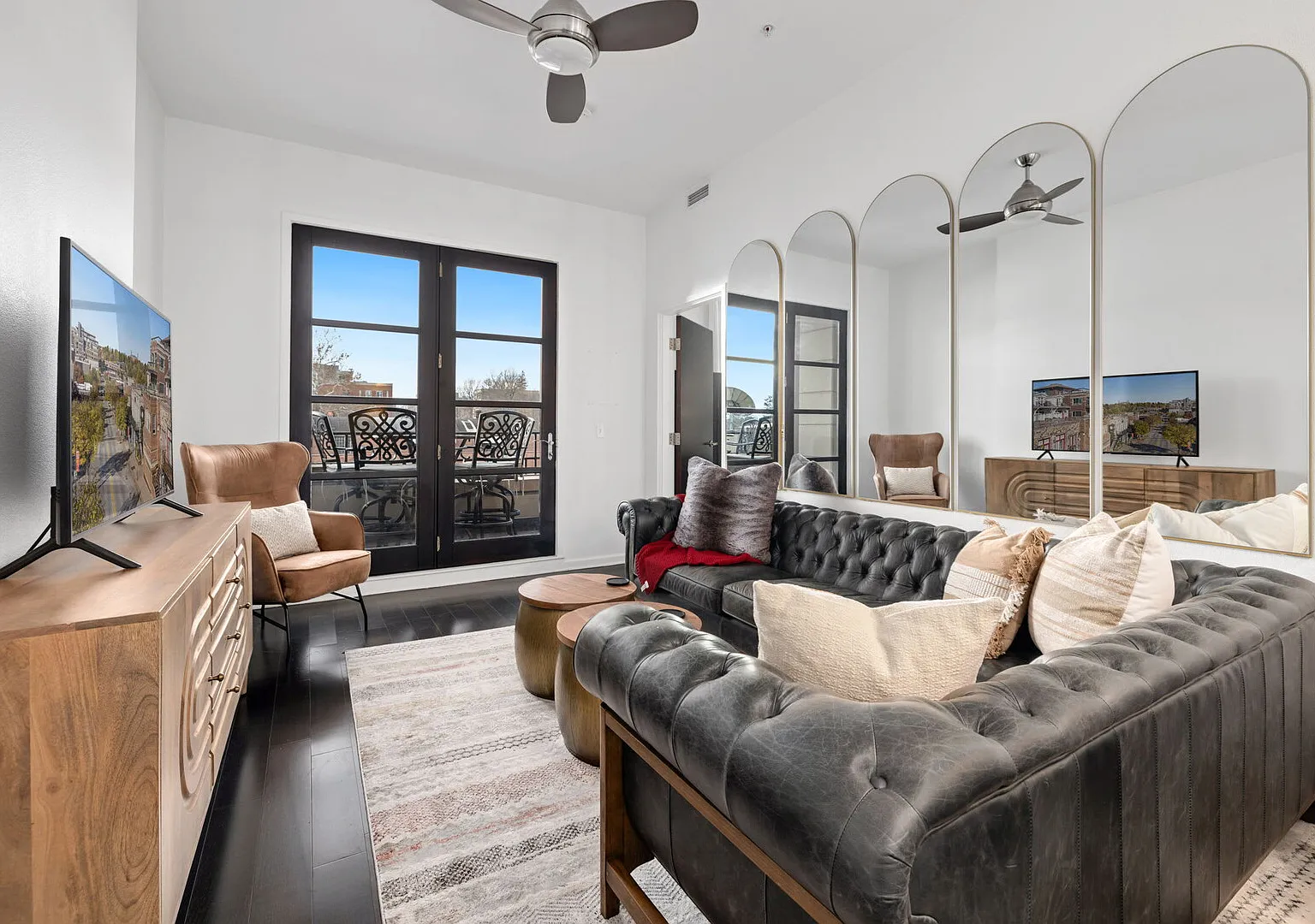 Fay Flat-ON Dickson St-Downtown High Rise Suite — Photo 1