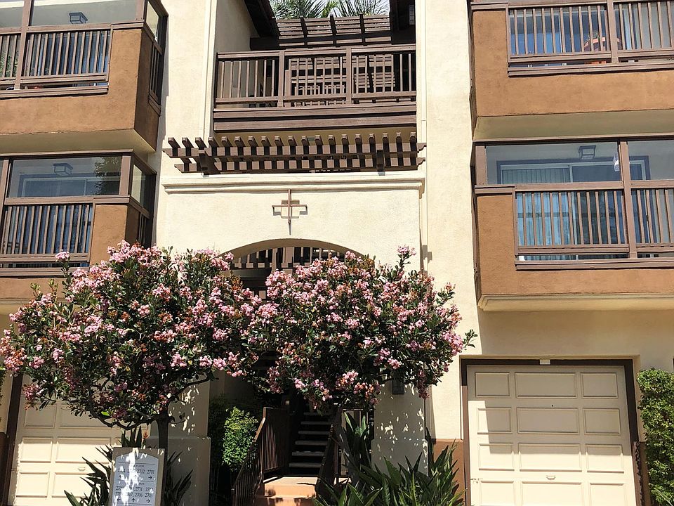 Garage just steps away from walkway