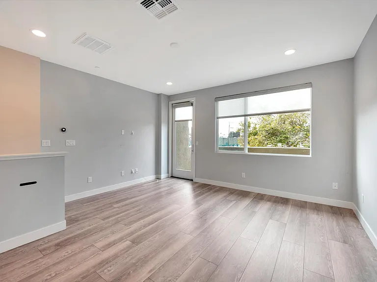 109 Uptown Cir — Photo 8
