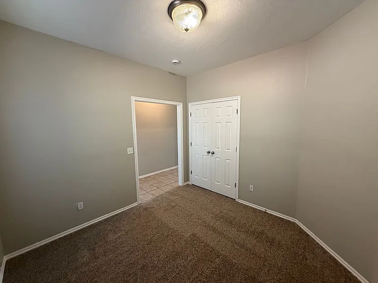 411 S Pointe Ln — Photo 9