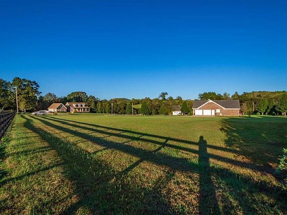 2nd image of 109 Handschug Ln