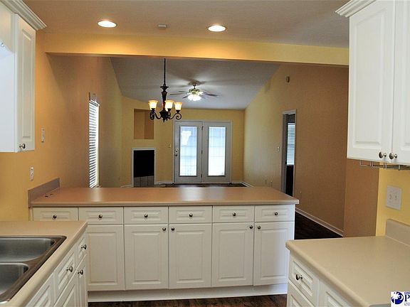 3rd image of 411 Londonberry Dr