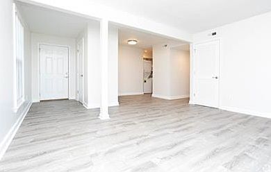 4th image of 2400 Woodhill Dr #8A