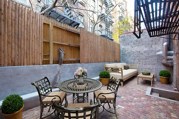 Rented by R New York | media 24