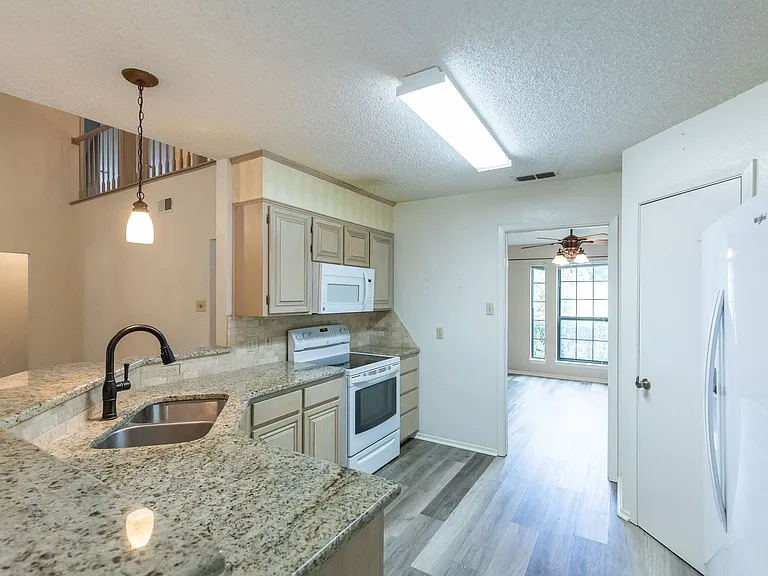2250 Rim Rock Rd — Photo 9