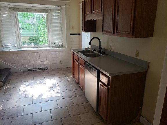 5th image of 2605 Jules St