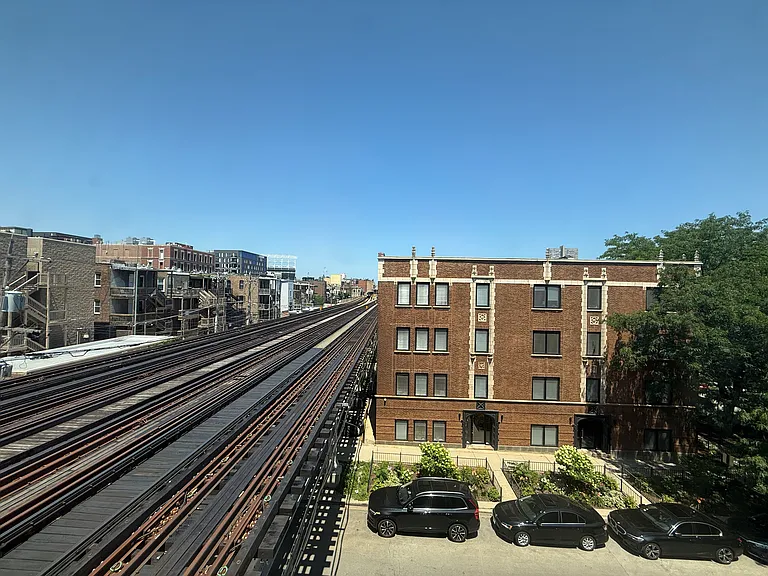 937 W Cornelia Ave #303 — Photo 13