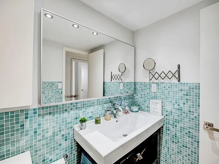 1455 N Treasure Dr — Photo 16