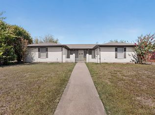 820 Ash St, Burleson, TX 76028