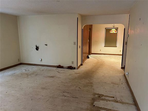 4th image of 8112 Grand Ave