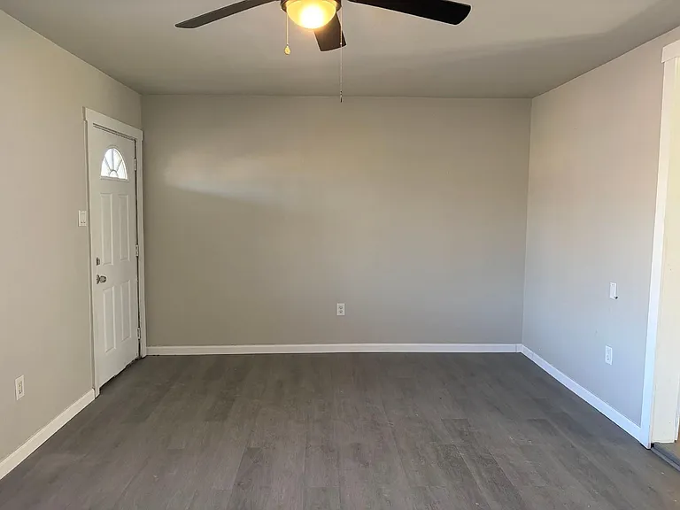 5406 Lyndhurst Dr — Photo 8