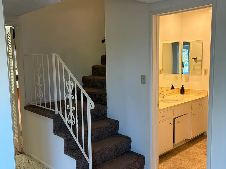 5333 La Canada Blvd — Photo 4