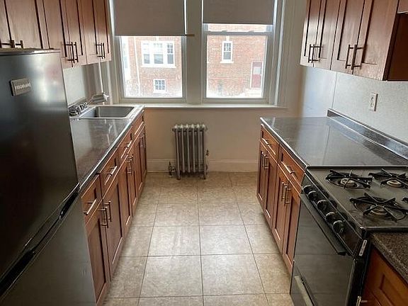 3rd image of 1808 Commonwealth Ave #10