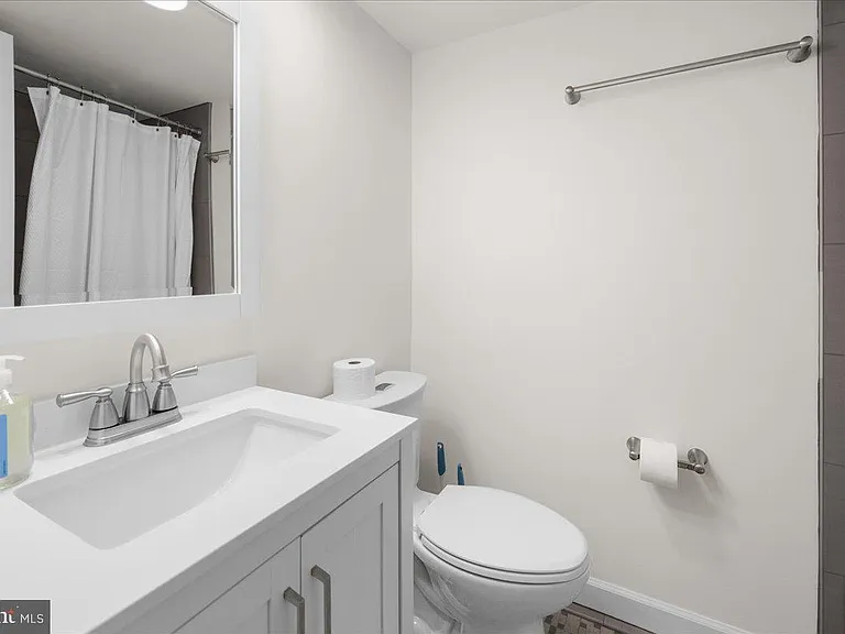 380 Broadview Ave #2 — Photo 15