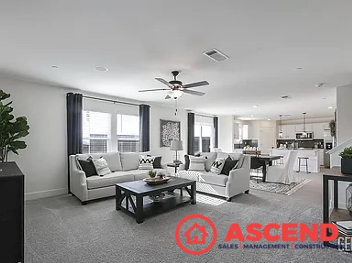 Spacious 5BR/3.5BA Home in 93311 Solar Powered, Utilities Included! — Photo 2