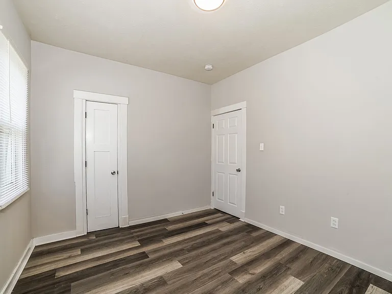 1762105_022_main_bedroom_13428650.jpg