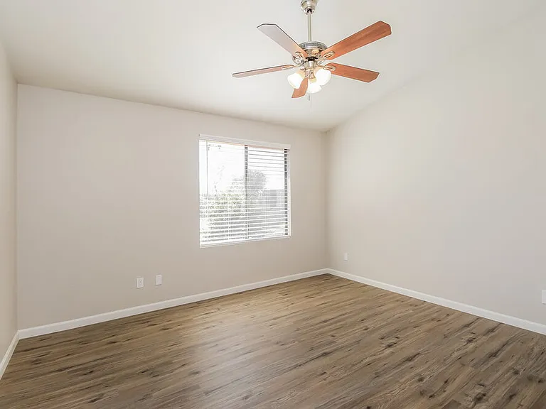 1338 N Brittany Ln — Photo 11