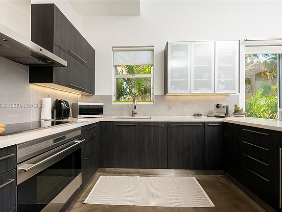 4th image of 361 Jefferson Ave APT 3