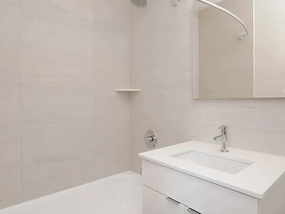 305 W 50th St #22A