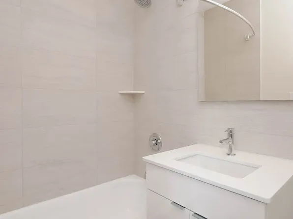 305 W 50th St, New York, NY