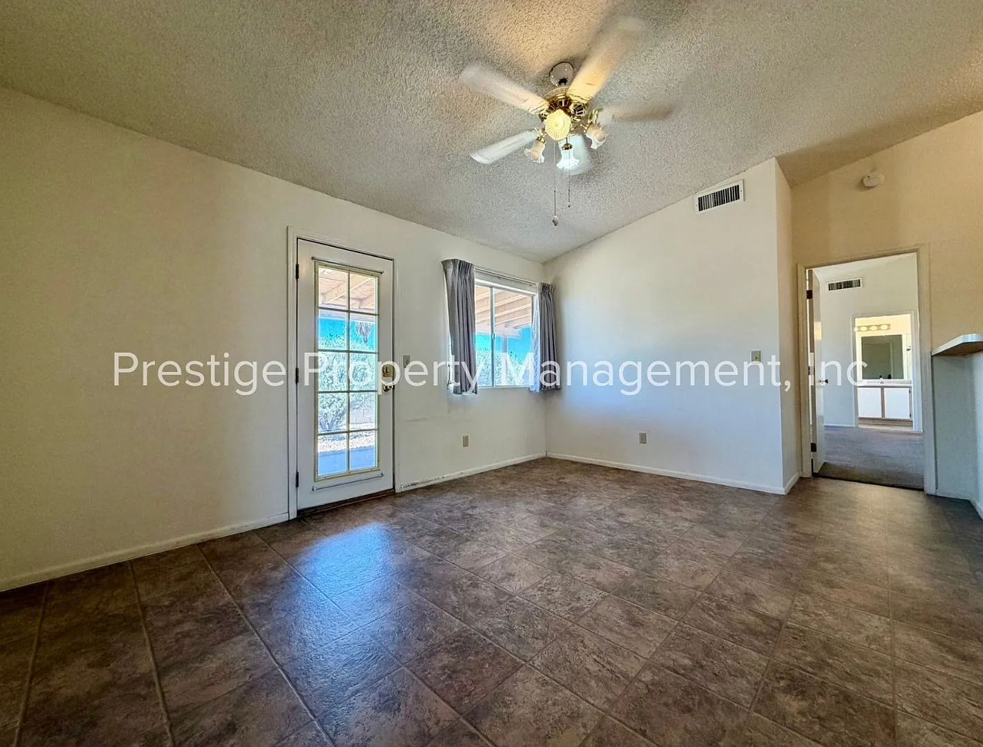 3/2 Beautiful Rita Ranch Home With Open Design — Photo 3