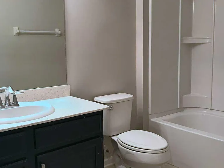 126 Richmond Dr — Photo 7