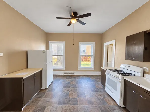 East Ave, 1402 East Ave #1, Stevens Pt, WI 54481