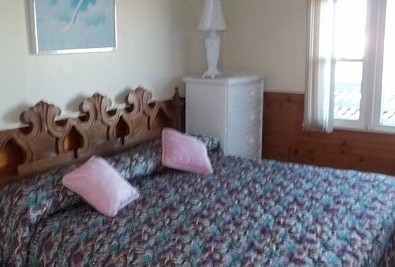BEDROOOM