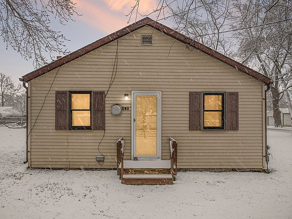 2nd image of 555 Wellington Ave