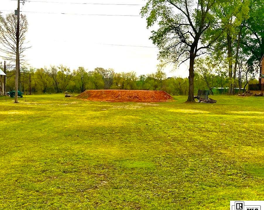 2nd image of 307 River Oaks Dr