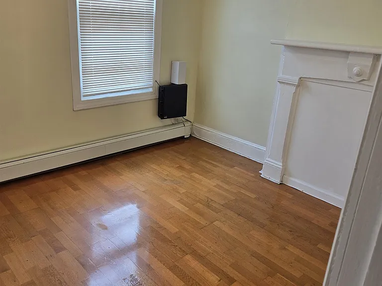 281 Monmouth St #3 — Photo 6