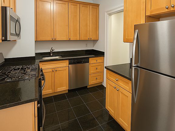 3rd image of 117 W 13th St APT 41