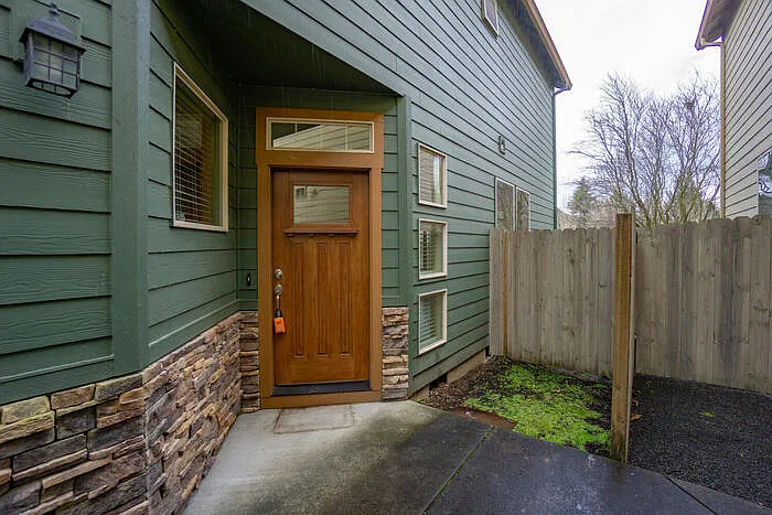 3 bed, 2.0 bath, 1717 sqft, $2,595 — Photo 4