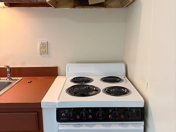 3rd image of 8 Exchange Ct APT 2