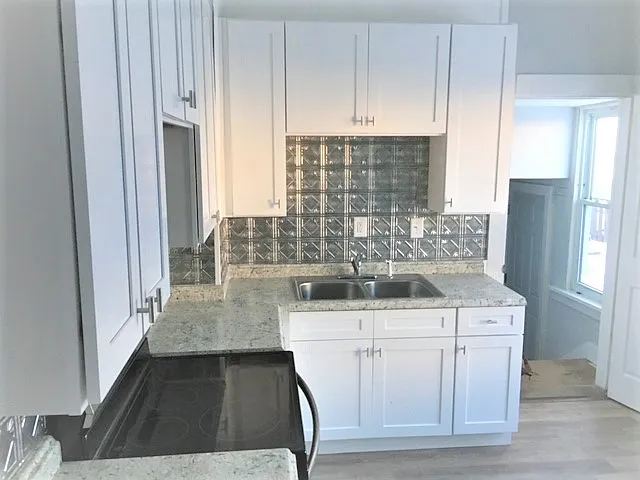 1613 Lapeer Avenue - 1 — Photo 2