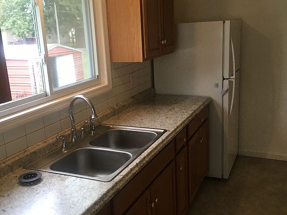 5th image of 214 Lakeside Ave