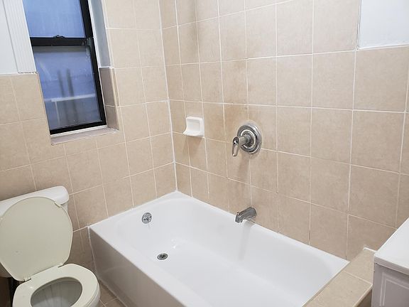 4th image of 911 McLean Ave APT B3