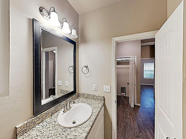 11202 NW 114th St — Photo 31