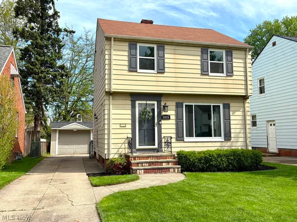 8016 Pelham Dr, Parma, OH 44129