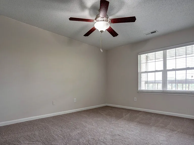 Deep River Pointe Apartments — Photo 35