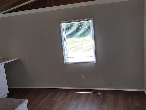 3rd image of 111 Stephanie Ct