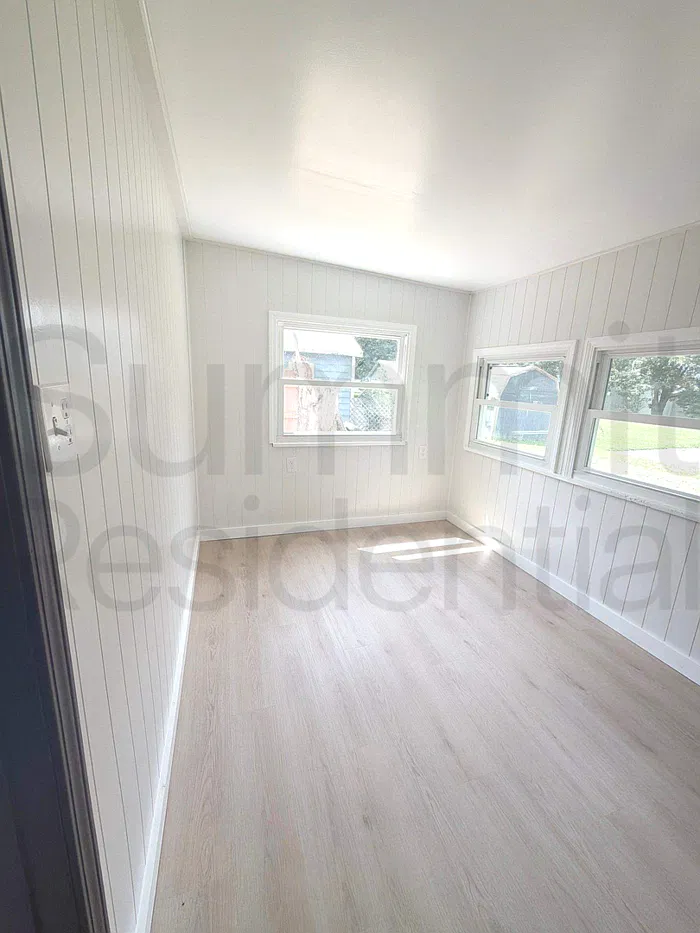 3 bed, 1.5 bath, 1220 sqft, $1,325 — Photo 2