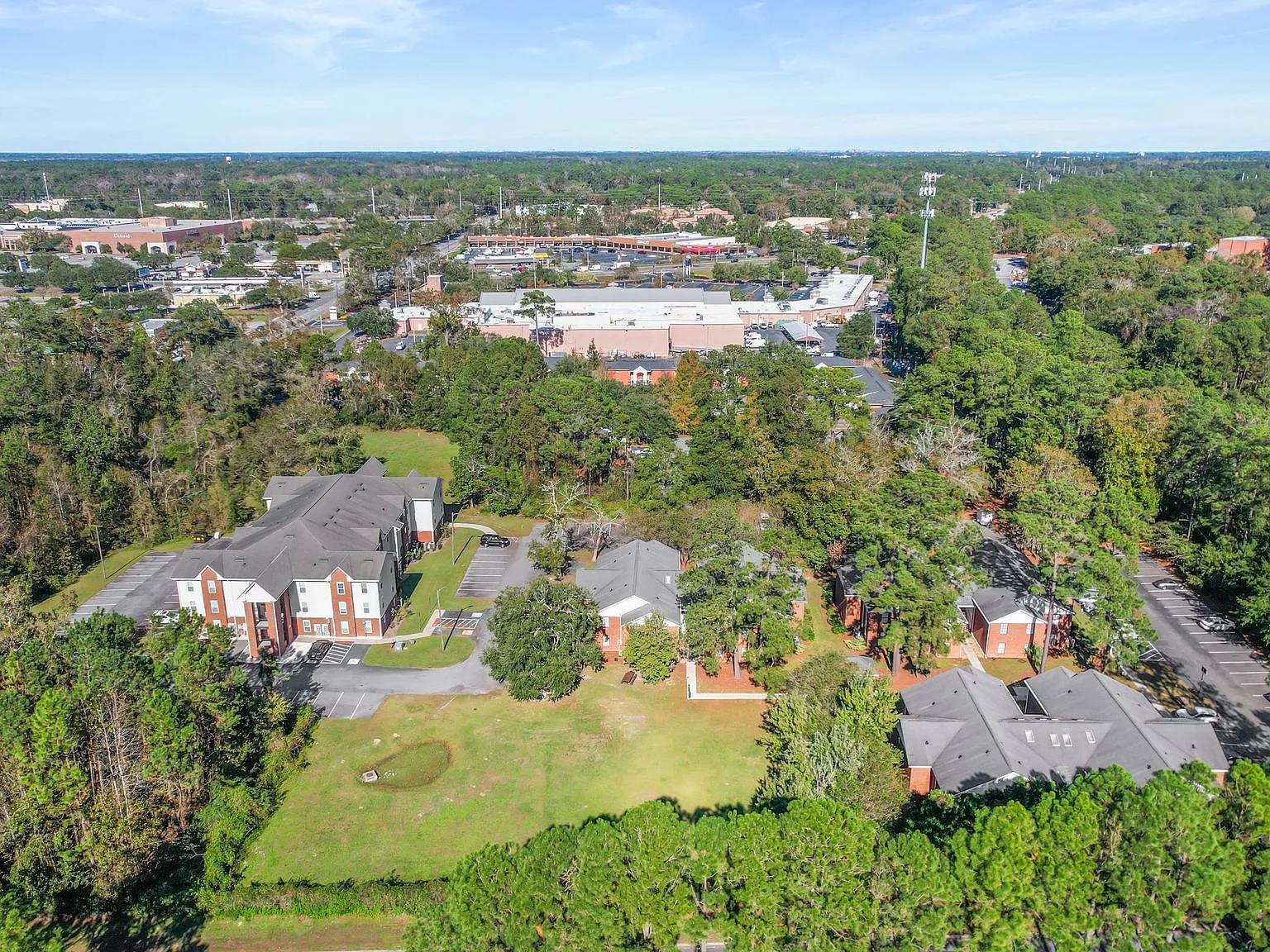 Apache Apartments 2 & 4 Bedroom Homes on Savannah's Southside — Photo 1