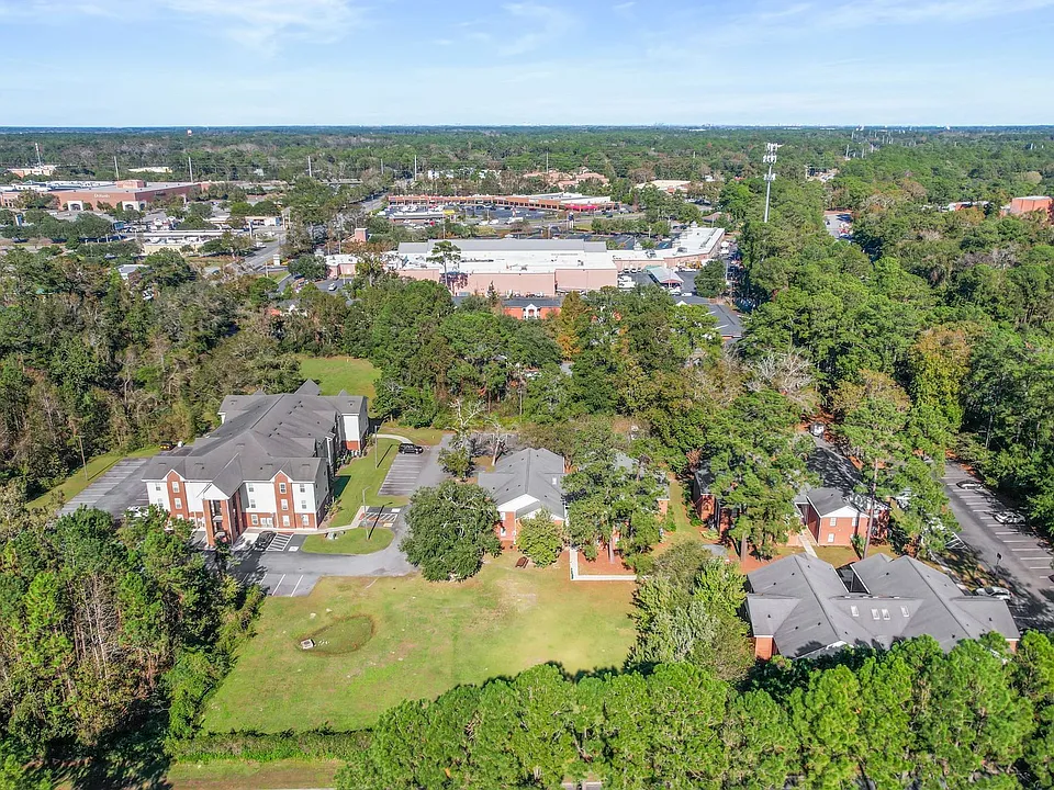 Apache Apartments 2 & 4 Bedroom Homes on Savannah's Southside