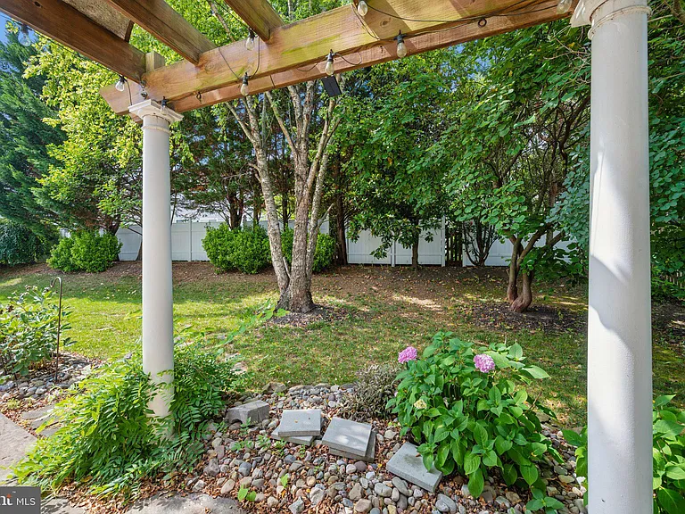 110 Bedrock Dr — Photo 50