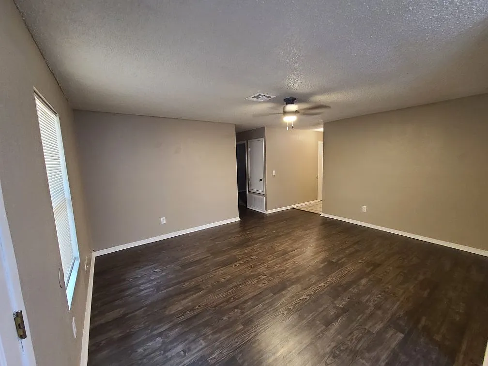 4 bed, 1317 sqft, $1,500 — Photo 2