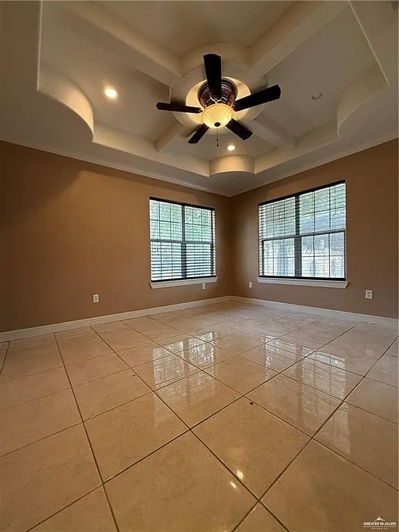 4 bed, 2.5 bath, 1439 sqft, $2,000 — Photo 4